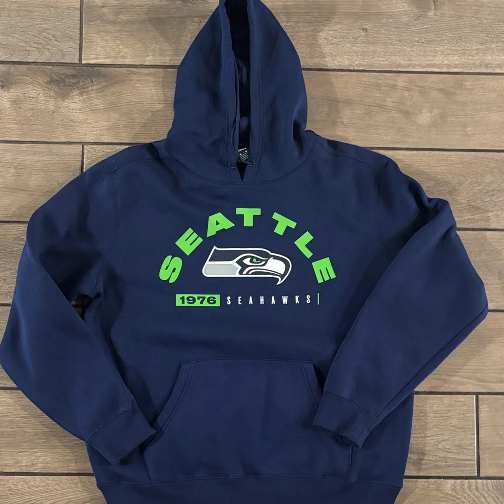 Fanatics Seattle Seahawks Men's Navy Pullover Hoodie – Large NWT